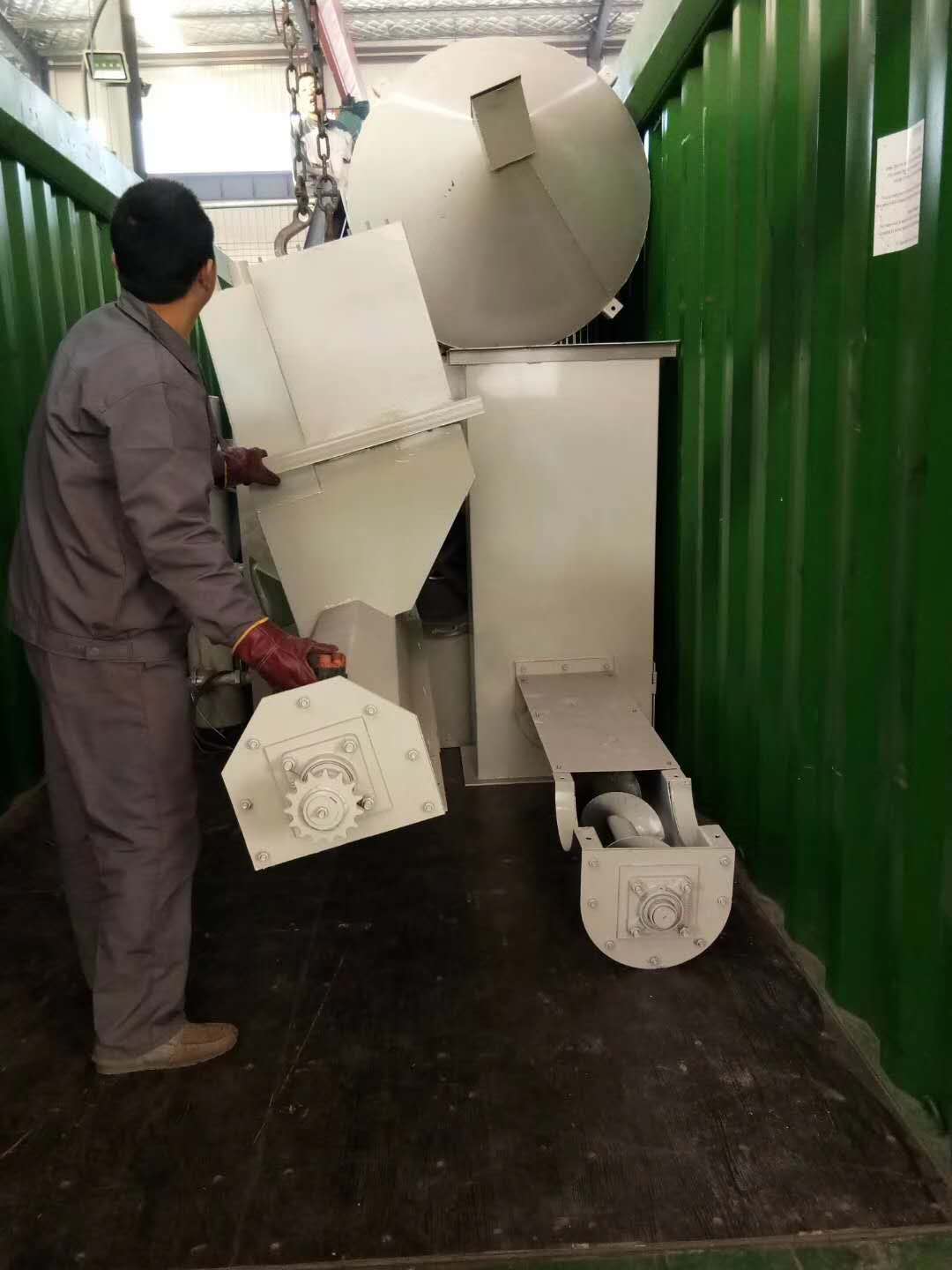q6910辊道通过式抛丸清理机发往墨西哥 q6910辊道通过式抛丸清理机发往墨西哥